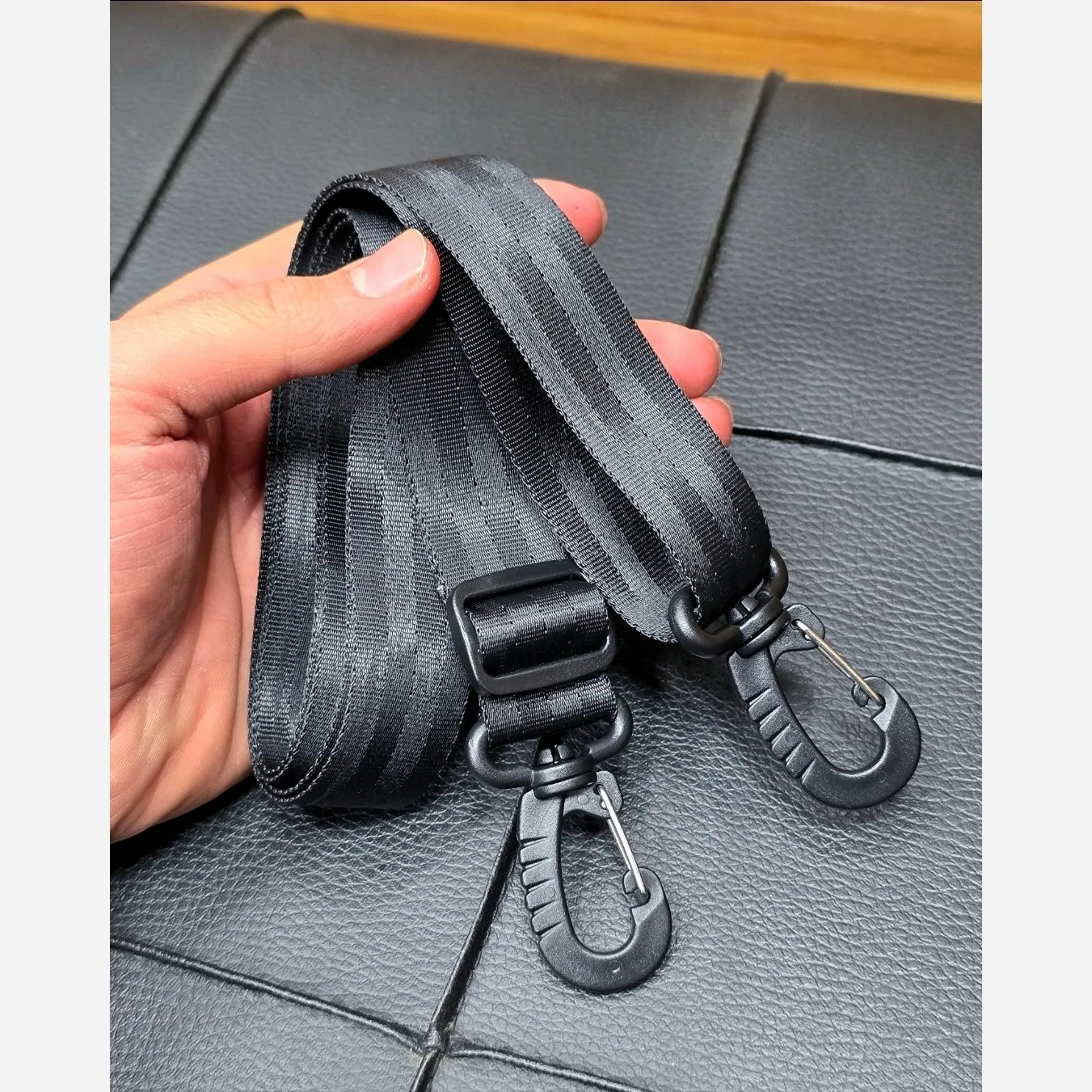 کیف دوشی دستی اسپرت ضد آب اسکین و برزنت خارجی - Image 9