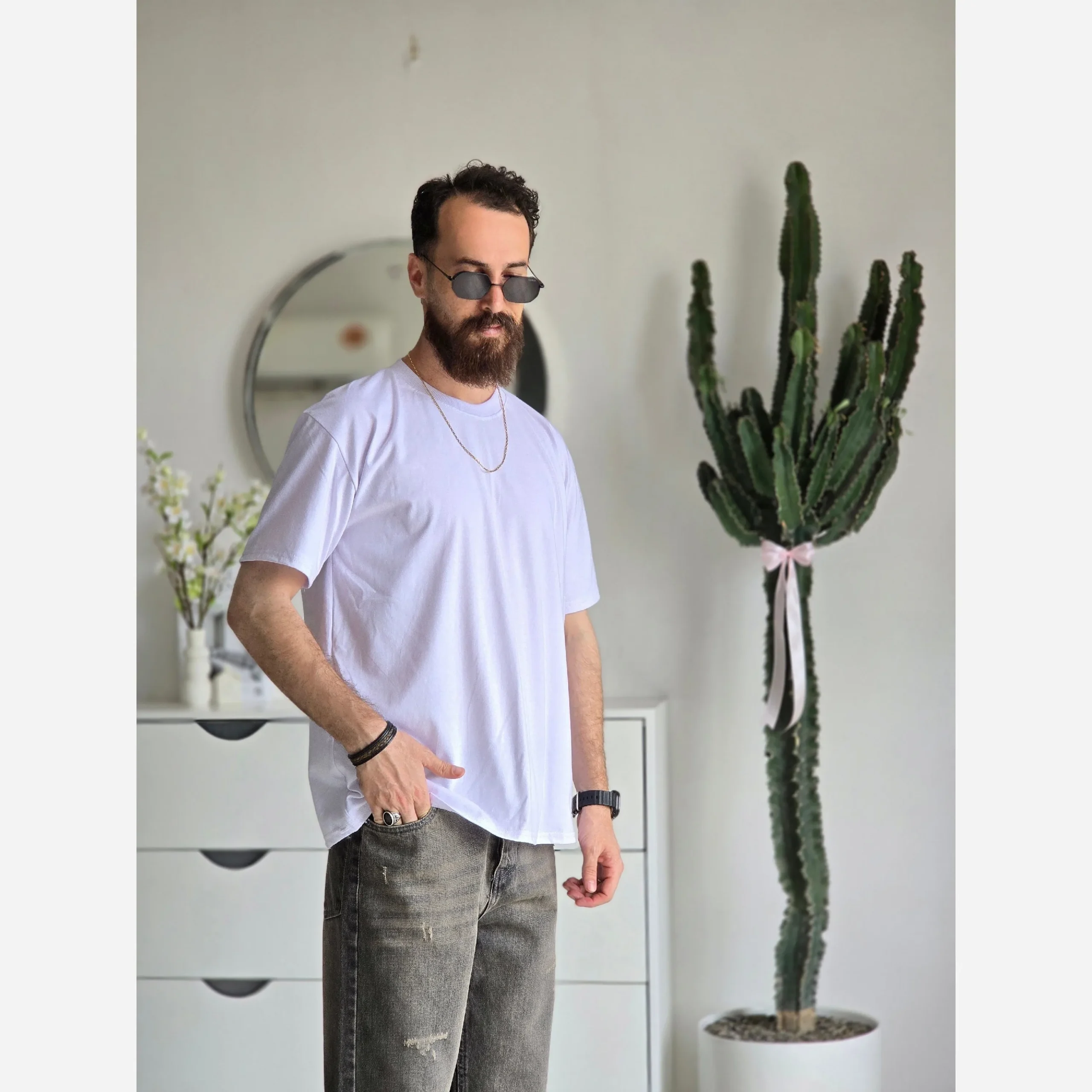 تیشرت مردانه آستین کوتاه پنبهای یقه کش خنک و لطیف رنگ مشکی و سفید - Image 2